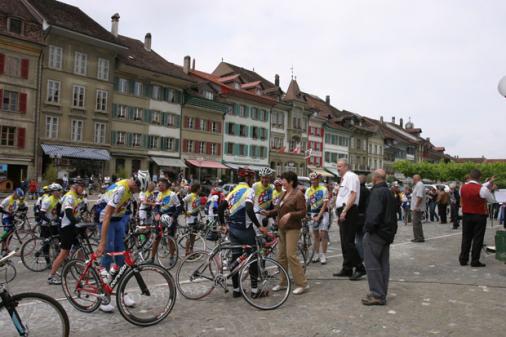 Grosser Bahnhof im Stdtchen Aarberg