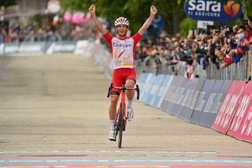 Victor Lafay setzt die Serie von Ausreißersiegen beim Giro fort (Foto: twitter.com/giroditalia)