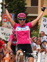 Premiere: Ina-Yoko Teutenberg holt ihren ersten Sieg beim Giro. (Foto: TMO)