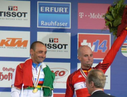 Der neue und alte Weltmeister Paolo Bettini mit Stefan Schumacher