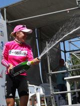 Schampus fr Siegerinnen: Das T-Mobile Frauen-Team feierte mehr als 30 Saisonsiege.