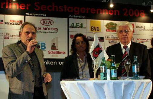 Moderator Uli Jansch, Bettina Pttken, Schultheiss Brauerei, Heinz Seesing, Veranstalter Berliner Sixdays. Foto Adriano Coco