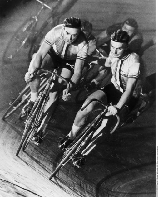 ie Belgier Rik van Steenbergen und Emile Severeyns bei Berliner Sixdays 1958 Foto gesponsort von www ullsteinbild de