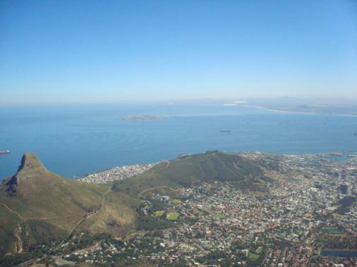 Kapstadt mit Lions Hills und Robben Island