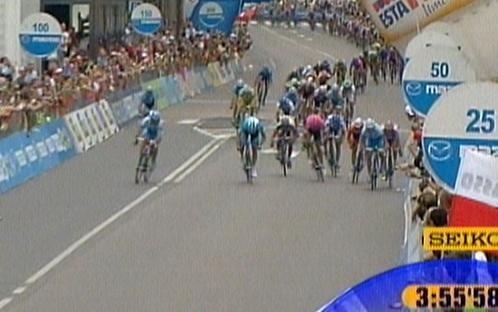 Der Sprint zum letzten Etappenziel des Giro 2006