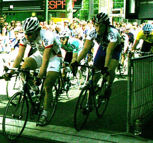 Massensprint, Sturz Felix Rhode, Howard Leigh, 56. Tour de Berlin 2008, 5. Etappe. Foto: Adriano Coco