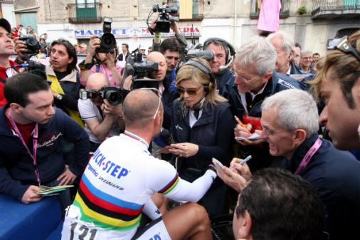 Paolo Bettini, Streikdrohung, Reporter, 91. Giro d\' Italia 2008, 4. Etappe, Foto: Sabine Jacob
