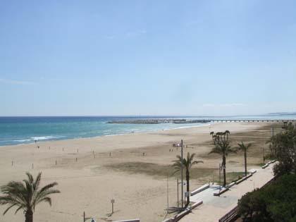 Blick vom Hotel in Coma-ruga auf den herrlichen Sandstrand