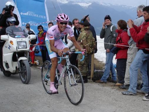 Alberto Contador verteidigt sein Rosa Trikot