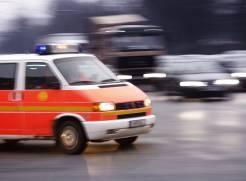  Bch SZ: Zusammensto zwischen Velo und Auto (Symbolbild; Polizeimeldungen: Kapo Schwyz) 