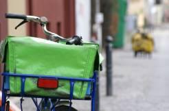  Fahrradlenkerin mit Auenspiegel touchiert (Symbolbild) 