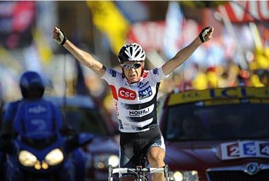 Carlos Sastre gewinnt die 17. Etappe der Tour de France 2008 und bernimmt das Gelbe Trikot (Foto: www.letour.fr)