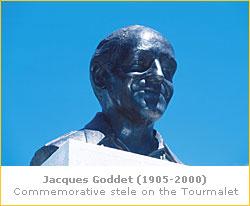 An den frhere Renn- und Tourdirektor Jacques Goddet erinnert eine Bste auf dem Col du Tourmalet