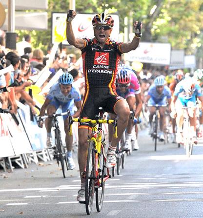 Valverde sprintet der Konkurrenz davon und dem Führungstrikot entgegen (Foto: Veranstalter)