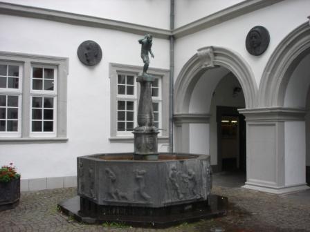 Der Schngelbrunnen am Jesuitenkolleg in Koblenz