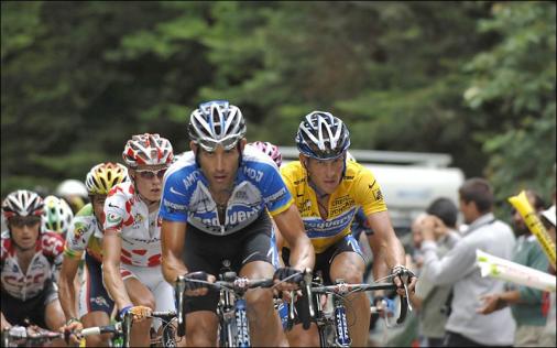Lance Armstrong hinter seinem wichtigsten Helfer Geroge Hincapie