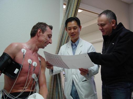 Markus Zberg bei medizinischen Tests im Trainingslager in Kalifornien